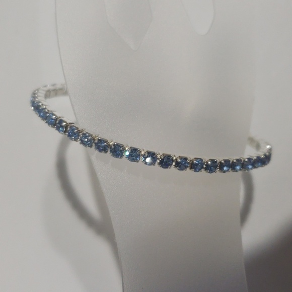 Elegant Silver tone Blue Color Stones Stretchy Bracelet Women's Fashion Jewelry - Picture 3 of 6